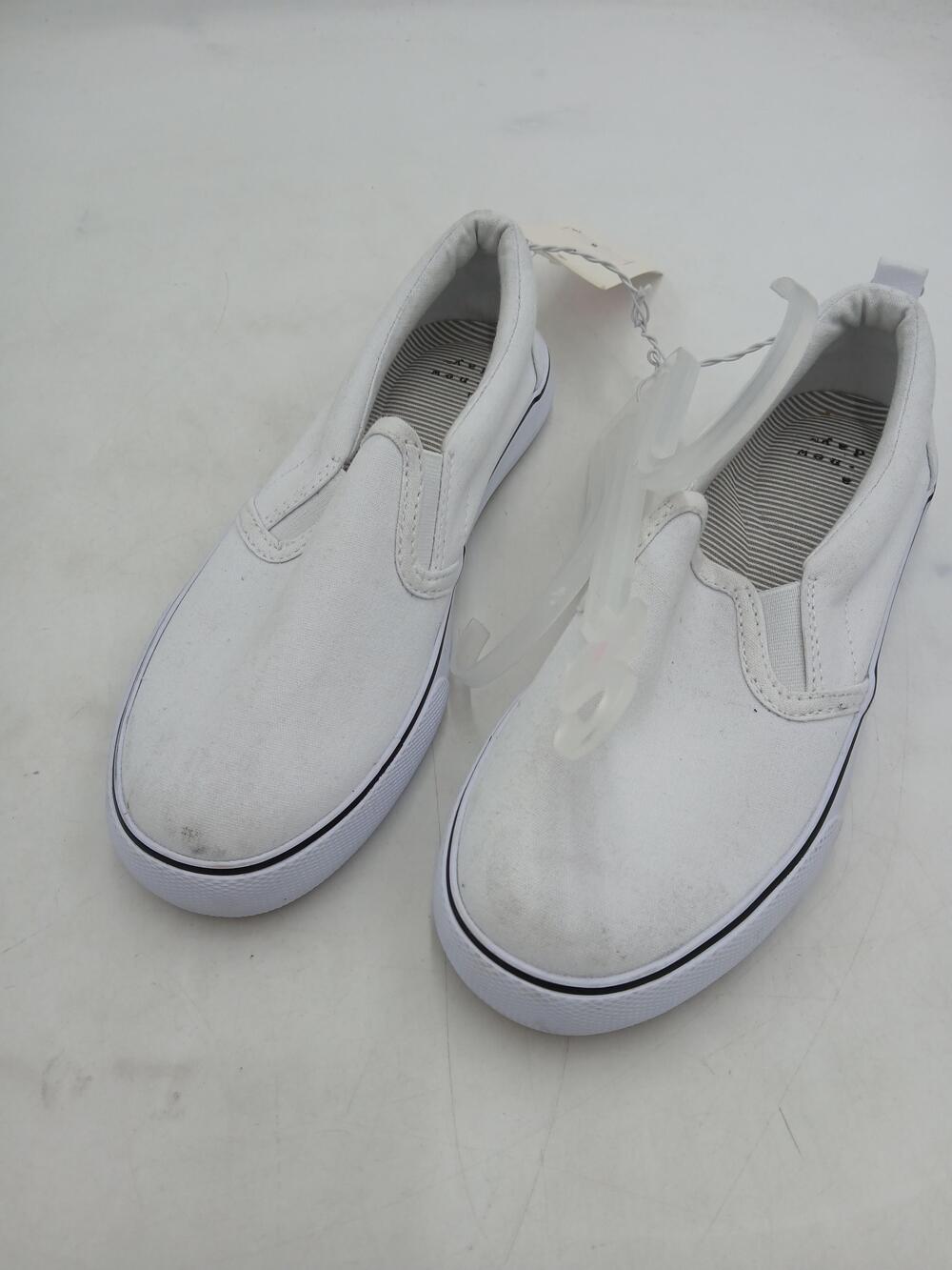 A New Day Shoes Womens Size 5 White Canvas Slip On Low Top Sneakers Casual